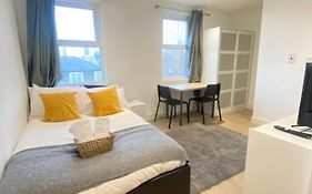 Cozy En-Suite Near Stratford